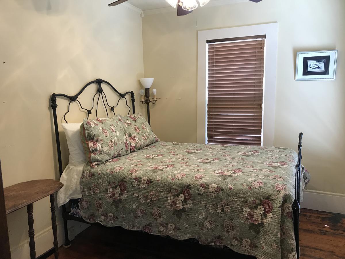 Dabbs Hotel Bed And Breakfast Llano Extérieur photo